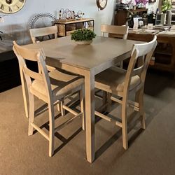 Table And 4 Barstools 