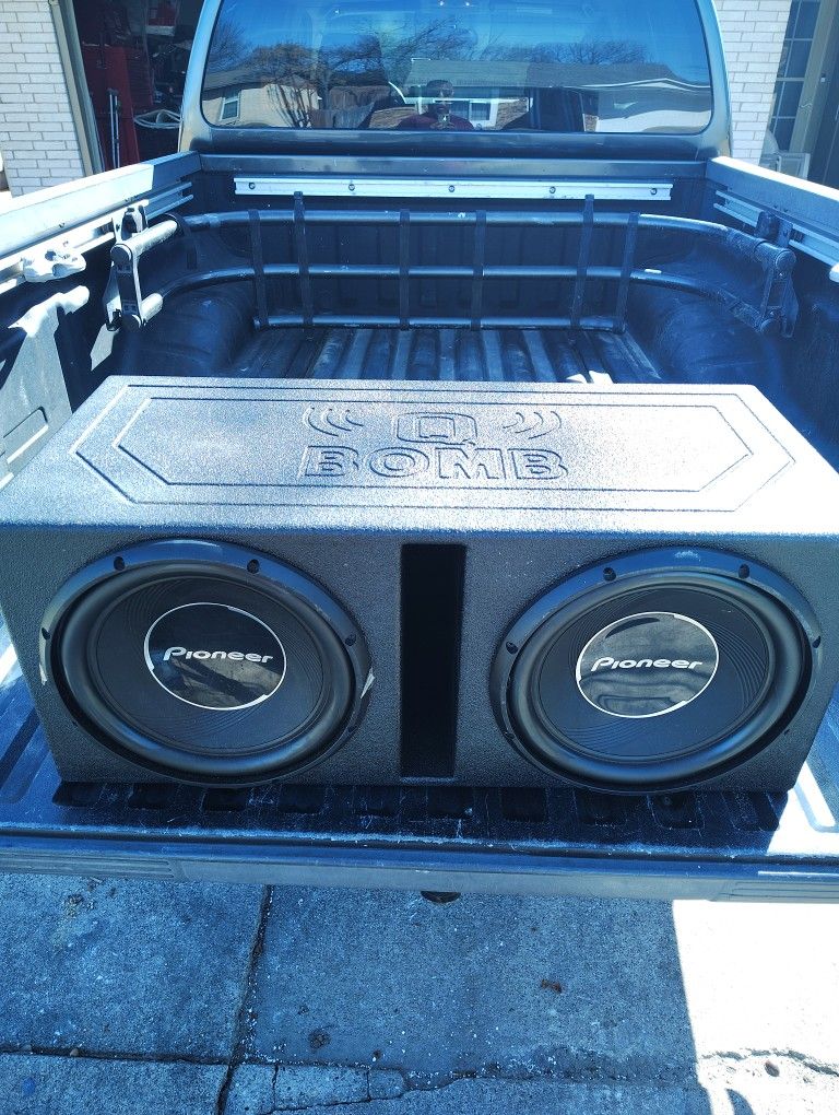 PRO BOX WITH TWO 12IN PIONER SUBWOFFERS