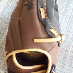 Rawlings Baseball Glove - New