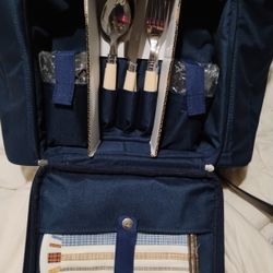 Von Maur Picnic Basket Brand New 30$