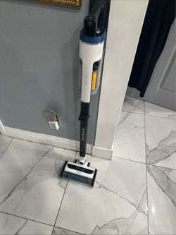 Great working Shark Cordless Pro Vacuum with Clean Sense IQ and Odor Neutralizer