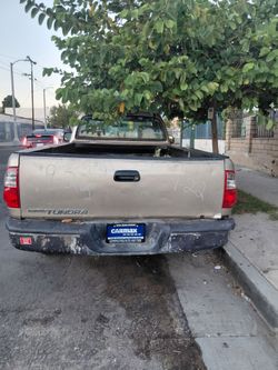 Toyota Tundra año 2006 de 6 cilindros  con 160 mil millas atoda prueba mecanica
