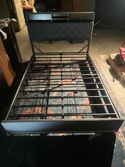 Black Metal Platform Bed full Frame with Headboard