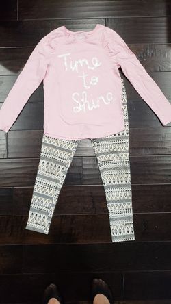 Girls long sleeve shirt and pants size 8