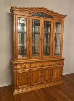 Solid Oak China Cabinet / Hutch