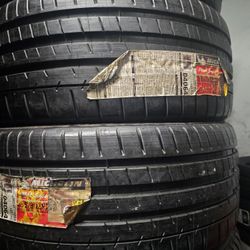SIZE 235/30/22 MICHELIN PILOT SUPER SPORT 100 % OF THE TREAD 