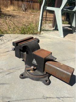 Heavy duty bench vice