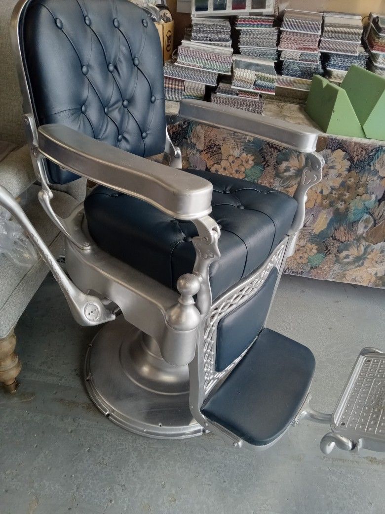 Emil J.Paidar Barber Chair