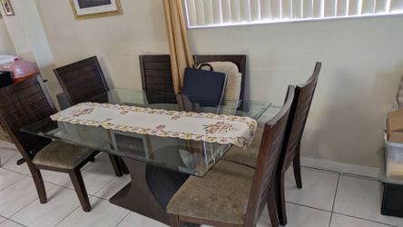 Free Dinning Table