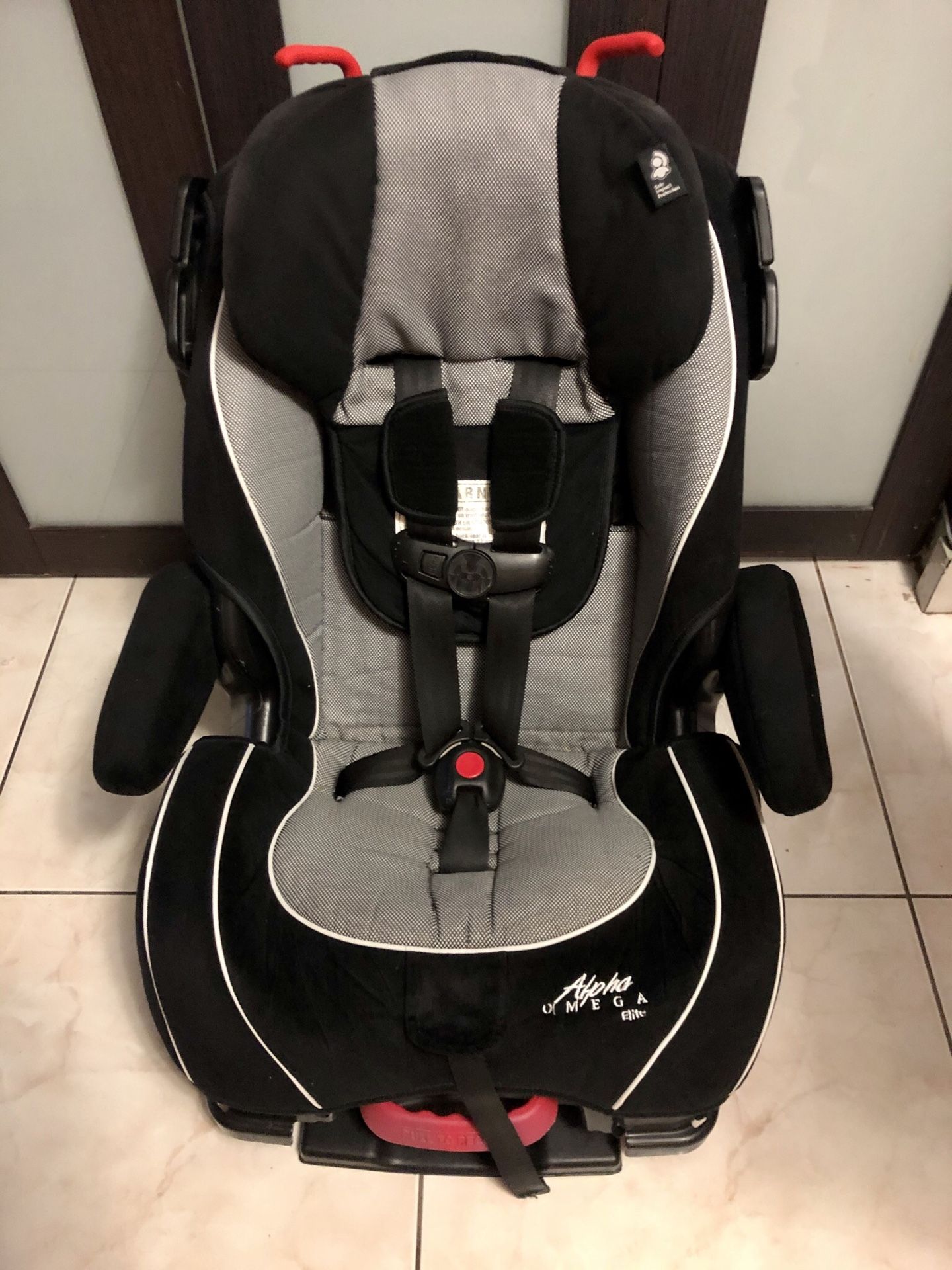 SAFETY FIRST CAR SEAT / BABY CAR SEAT / EXPIRES DECEMBER 2021
