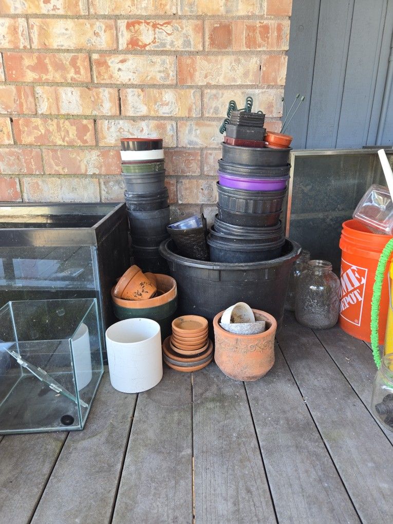 Large Amount Of Plastic And Ceramic Plant Pots