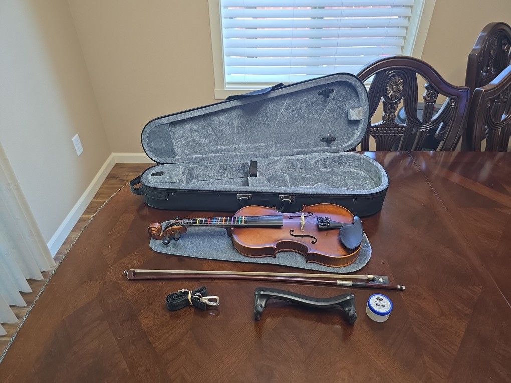 1/2 Violin With 1/2 Shoulder Rest, Bow, Rosin, Backstrap, And A Finger Pattern Sticker.