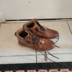 MEN'S ALL SEASON BOOTS WATER PROOF SIZE 9 COLOR BROWN