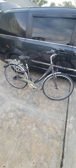 Good bicycle available.
It has dynamo-powered lights, a built-in lock, and a 7-speed internal gear