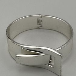 Bright Silver Tone Buckle Bracelet SoHo 6 1/2 Good Condition