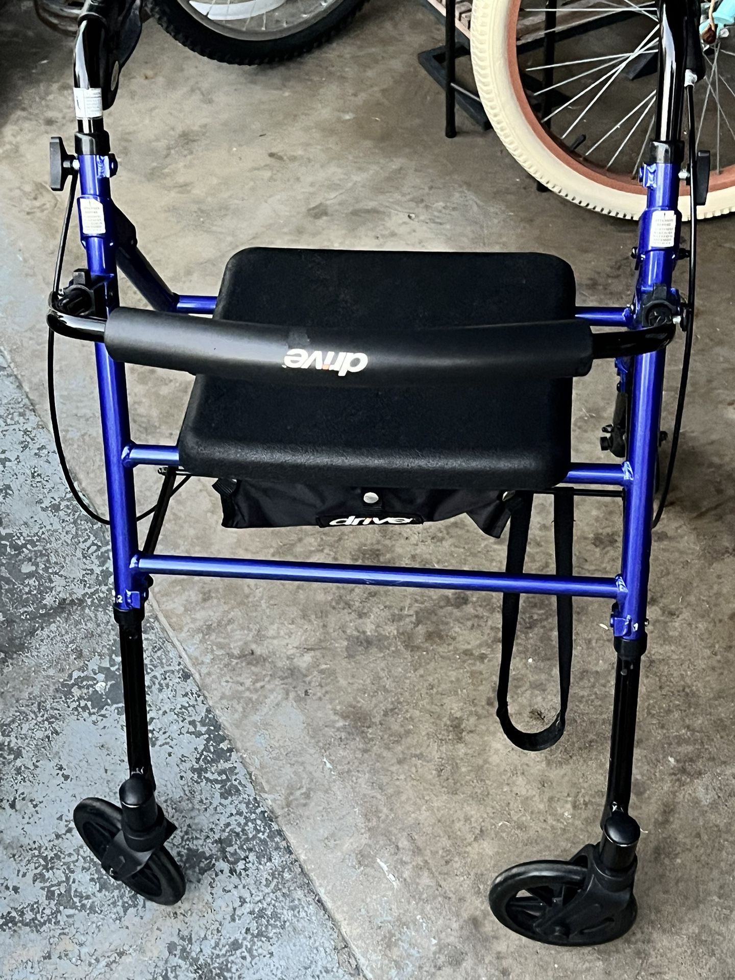 walker with seat 