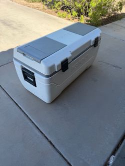Igloo Large Hard-Sided Cooler