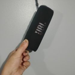 Flip 6  Speakers  Waterproof JBL (2 Speaker's)