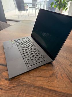 ASUS ROG Zephyrus G14 - Ryzen 9 8945HS, RTX 4070, 32GB, 1TB