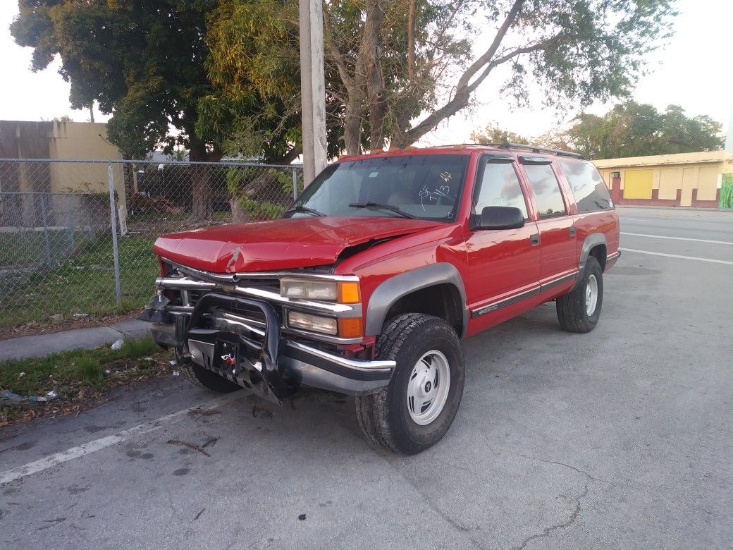 1997 chevy. Suburban for parts