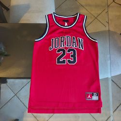 Jersey Jordan size M (10 a 12)
