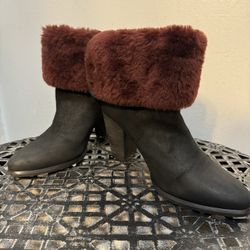 Ugg Shearling lined Black boots 7.5/8