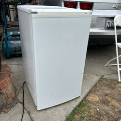 Sanyo Mini Fridge 