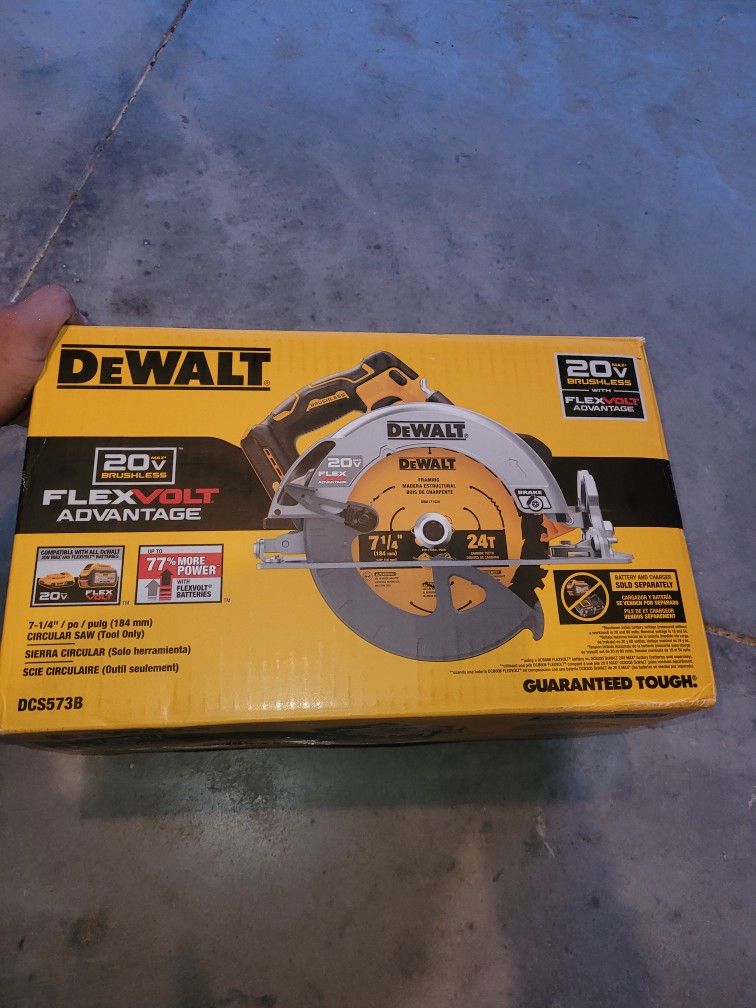 Circular Saw Dewalt 7 1/4 Brand New