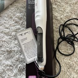 Wavy Talk Pro Steam straightener brush. Mint condition!