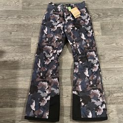 NWT- Patagonia Women’s Insulated Snowbelle Pants