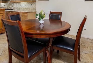 Round Wood Dining Table with 4 Chairs