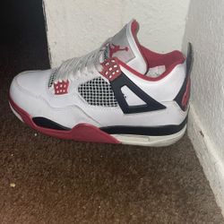 Selling Jordan 4 Fire Reds