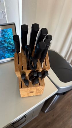 Knife block with knives