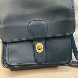 Vintage COACH Turn Lock Leather Station Dark blue Bag Model 202-02