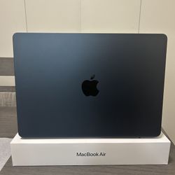 Blue Macbook Air 13” m3 2024