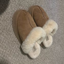 uggs women disquette slippers ! ☃️