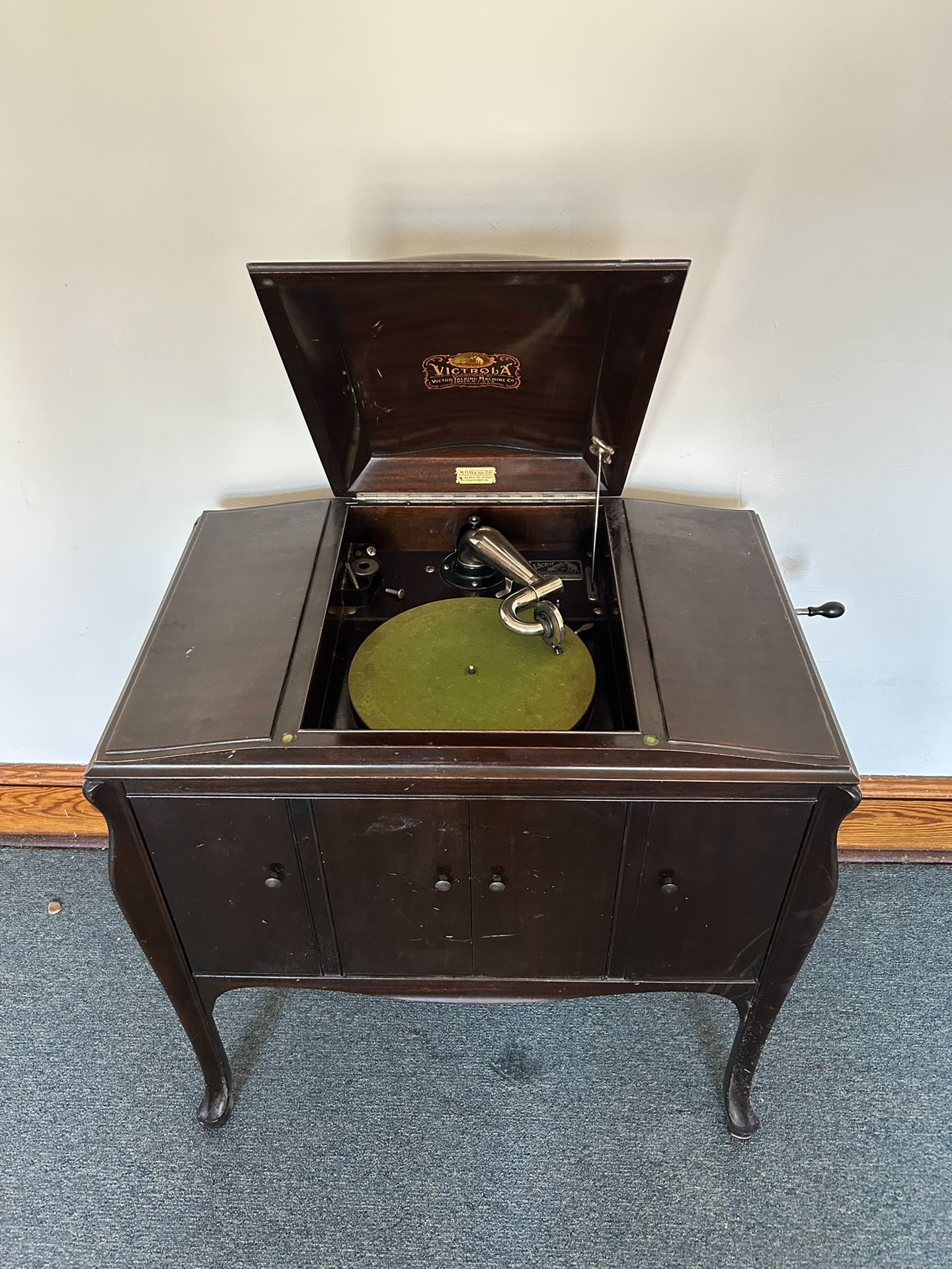 Vv-240 Victor Victrola Phonograph Talking Machine (Cabinet)
