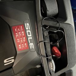 Treadmill barely used (20 times?)