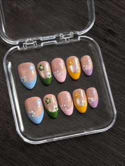 Press on Nails - Sizes M,L - CASH ONLY - 75th Ave and Peoria