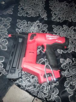 Milwaukee fuel 18 ga brad nailer