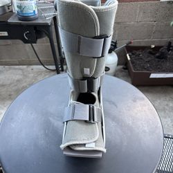 Medium Cast Boot 