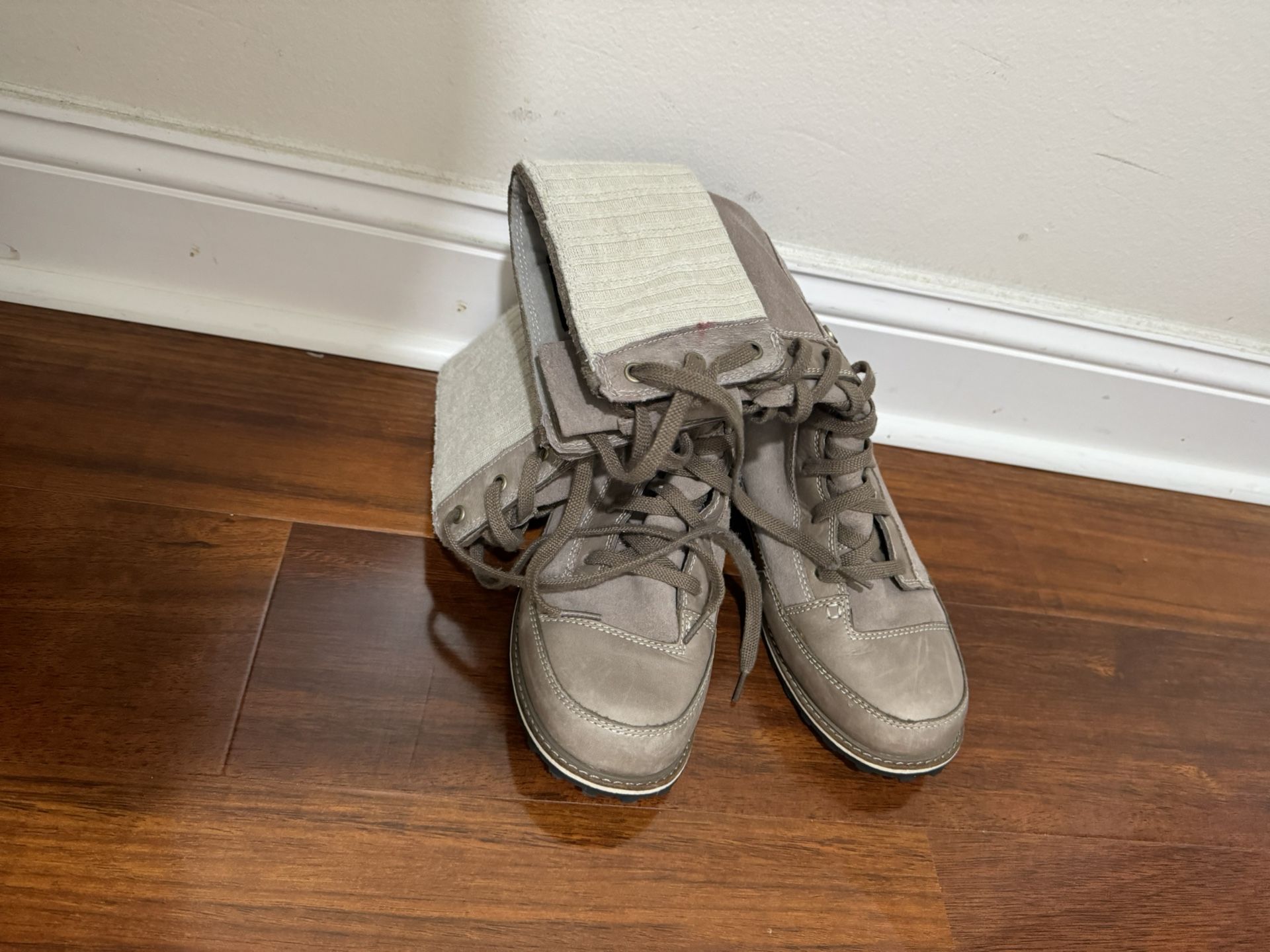 The North Face Snowtropolis Lace Boot size 9.5 (cash & pick up only)