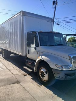 Box Truck Low Miles Only 84000