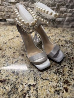 Betsey Johnson Ivory Sandal size 6