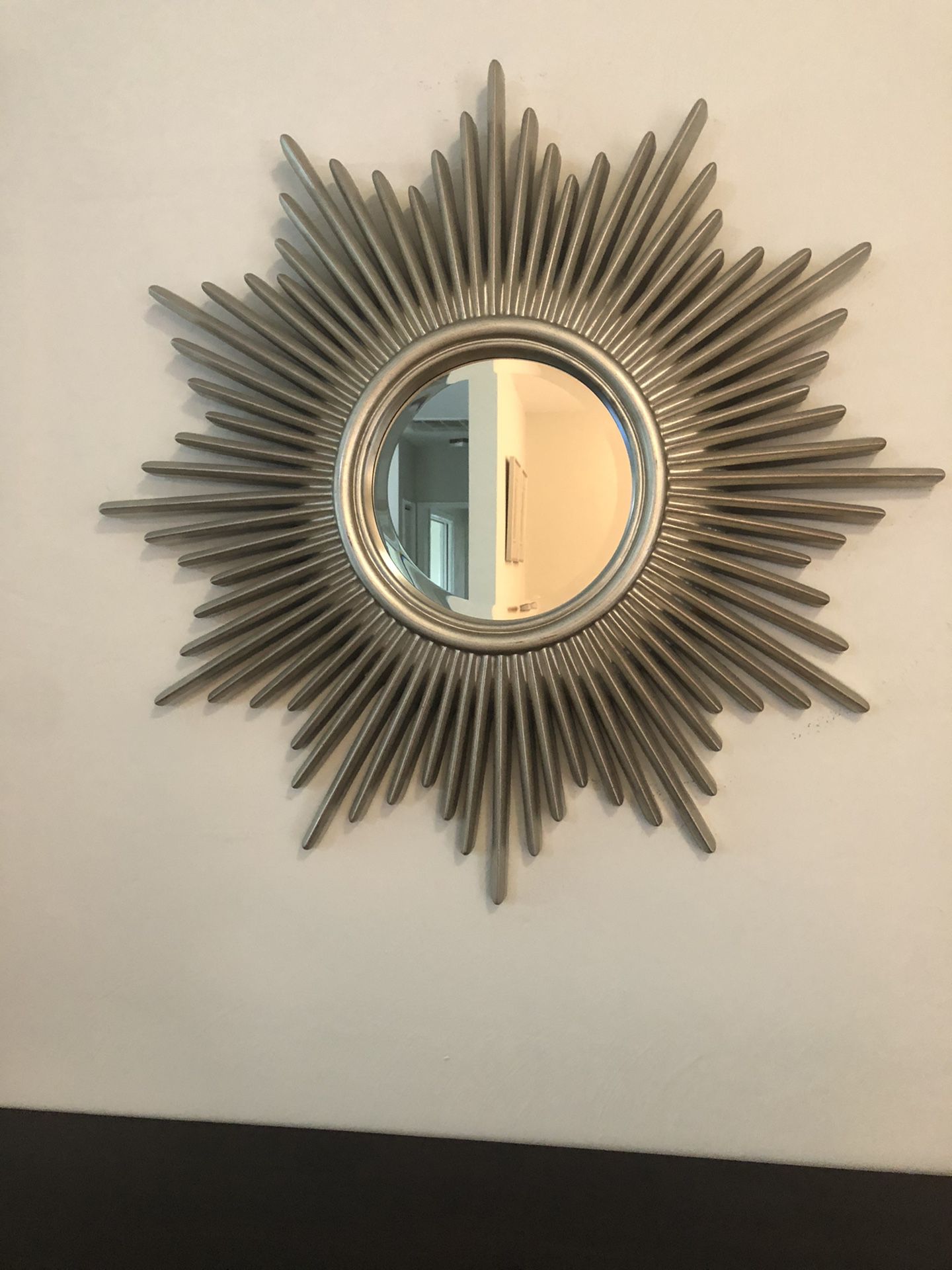 Starburst wall mirror