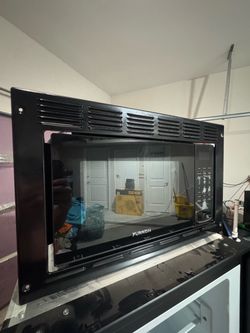 Furrion 0.9 cu. ft black microwavey with VibrationSmart™ & ClimateSmart
