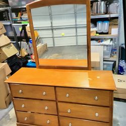 Dresser With Mirror 