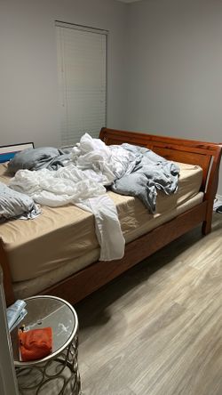 Sleigh Bed Queen + Tempur Pedic Mattress.