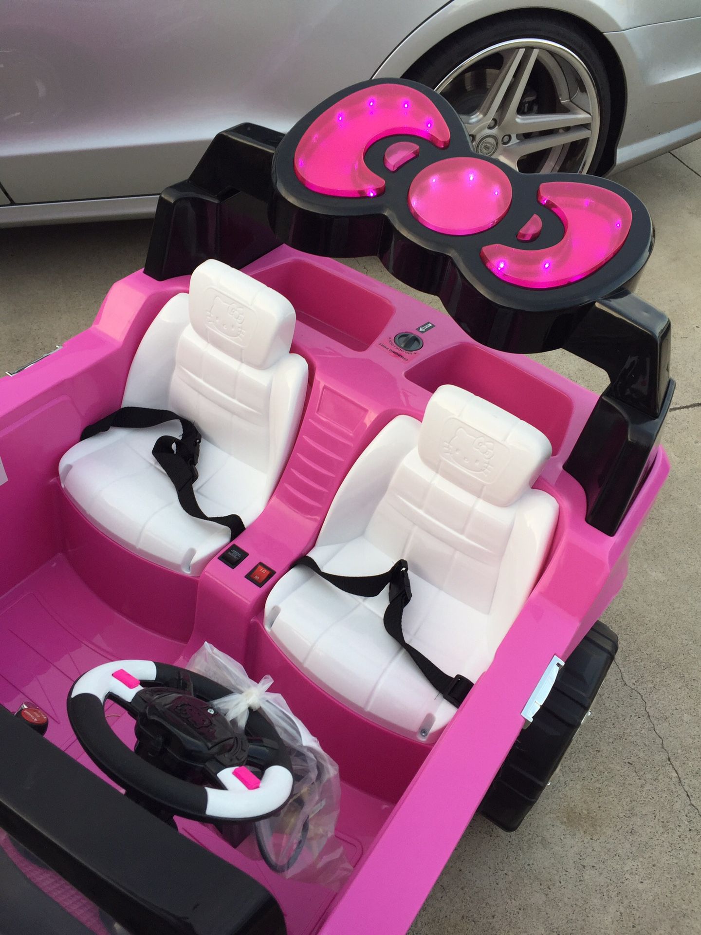 NEW CONDITION Hello Kitty SUV 12volt electric kids ride on cars power  wheels for Sale in Moreno Valley, CA - OfferUp
