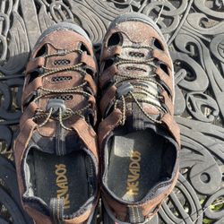 Men's Nevados Size 10